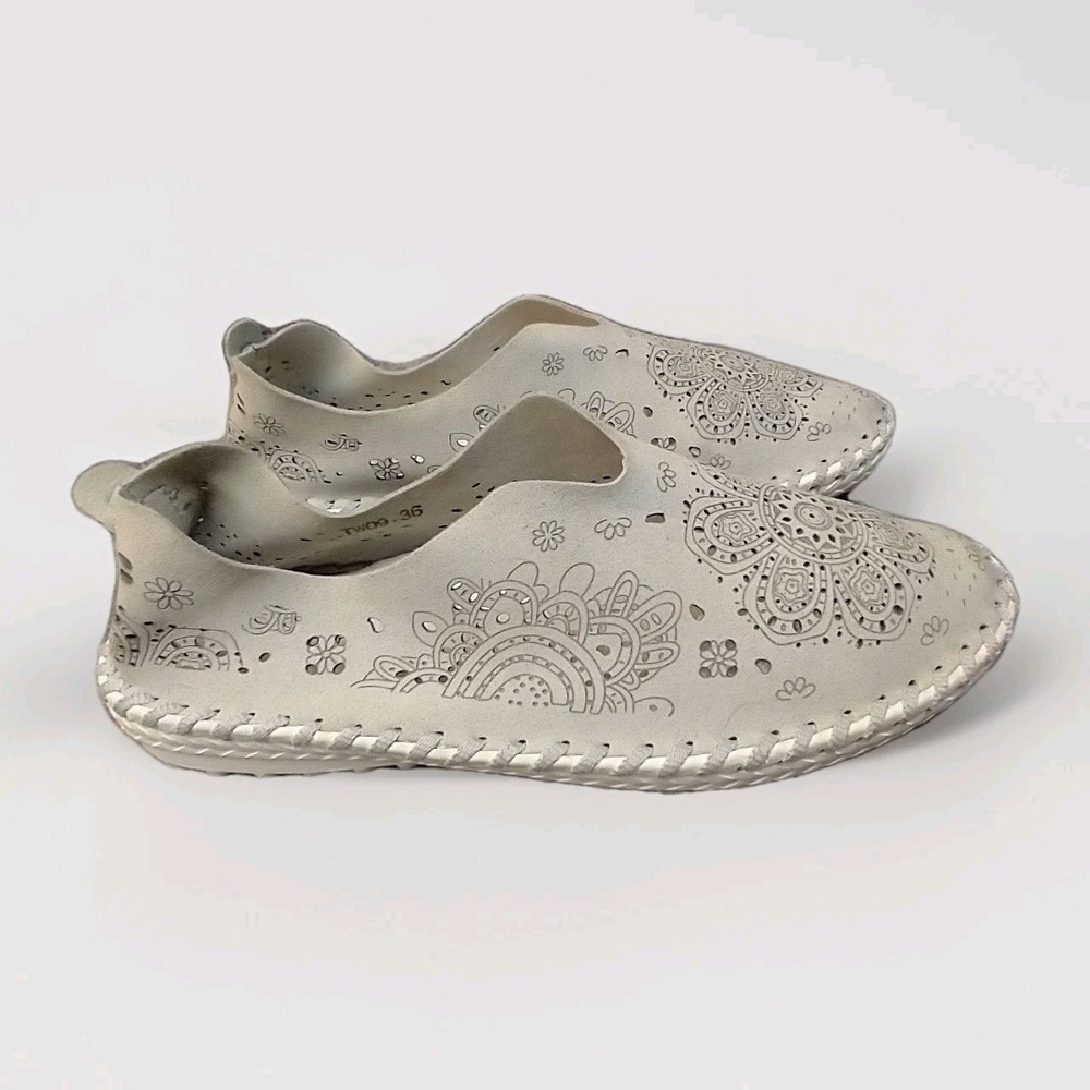 Bernie Mev TW09 Womens Laser Cut Floral Slip On Flats‎ Gray Boho Shoes Size 36
